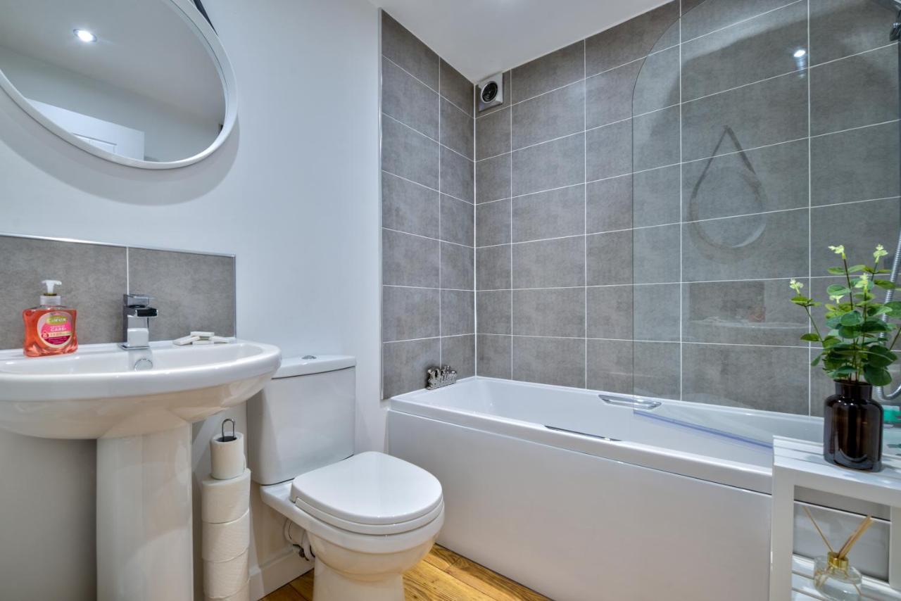 Stamford Central Stay - Stylish 2-Bed Apartment With Wifi Buitenkant foto